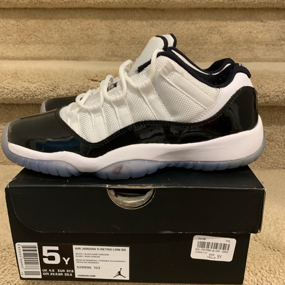 GREAT CONDITION Jordan 11 Concord Lows Size 5Y